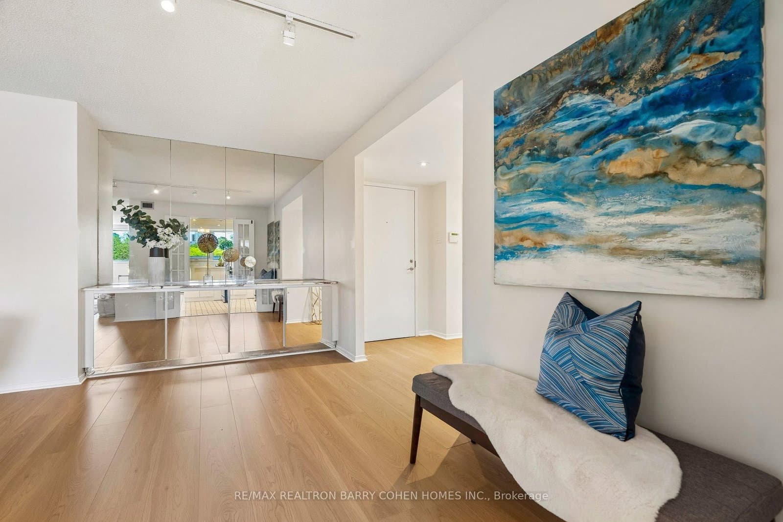 360 Bloor Street E, Unit 301 thumbnail 3