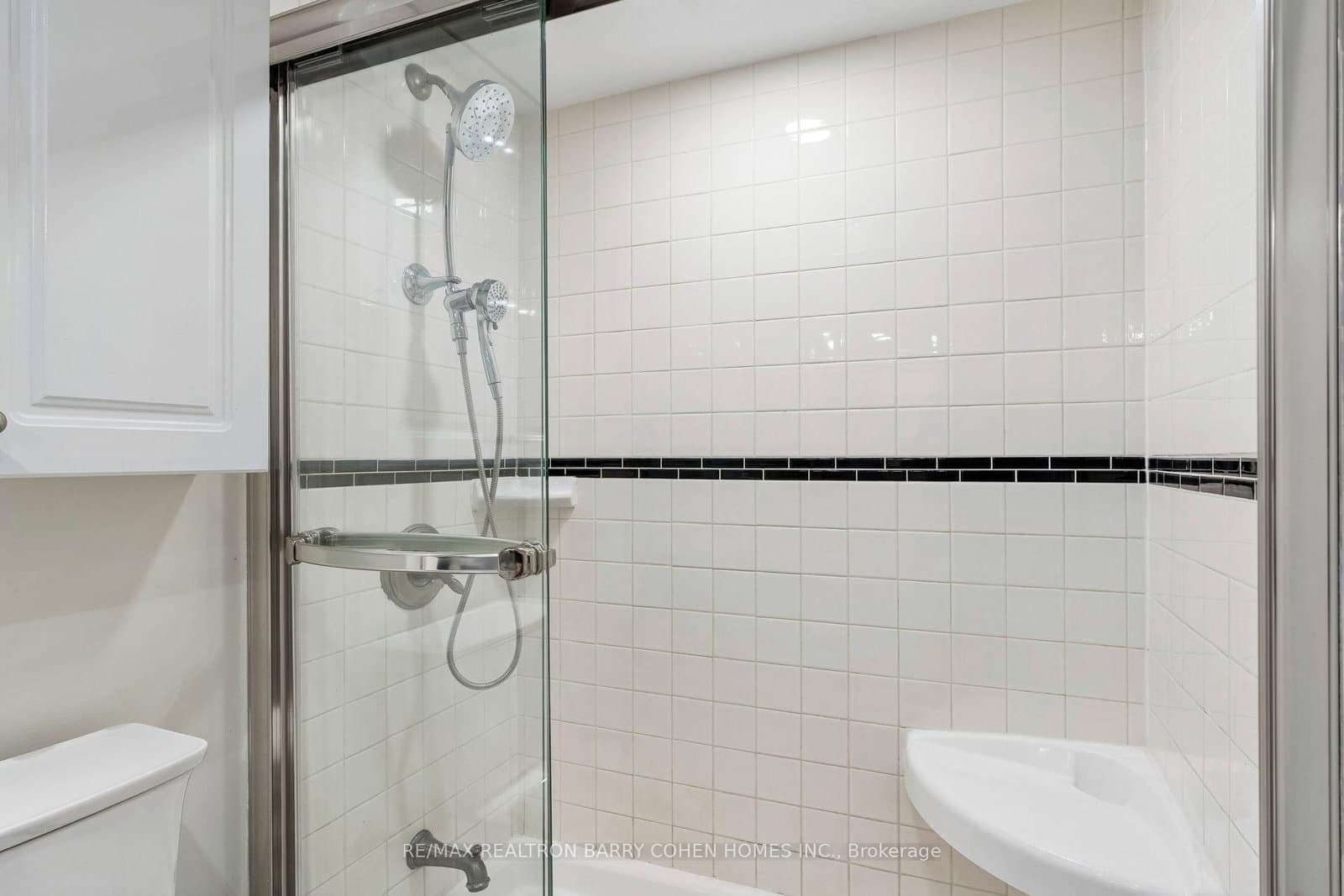 360 Bloor Street E, Unit 301 thumbnail 32