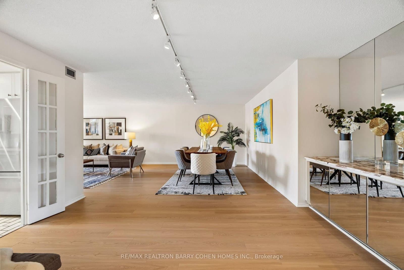 360 Bloor Street E, Unit 301 thumbnail 7