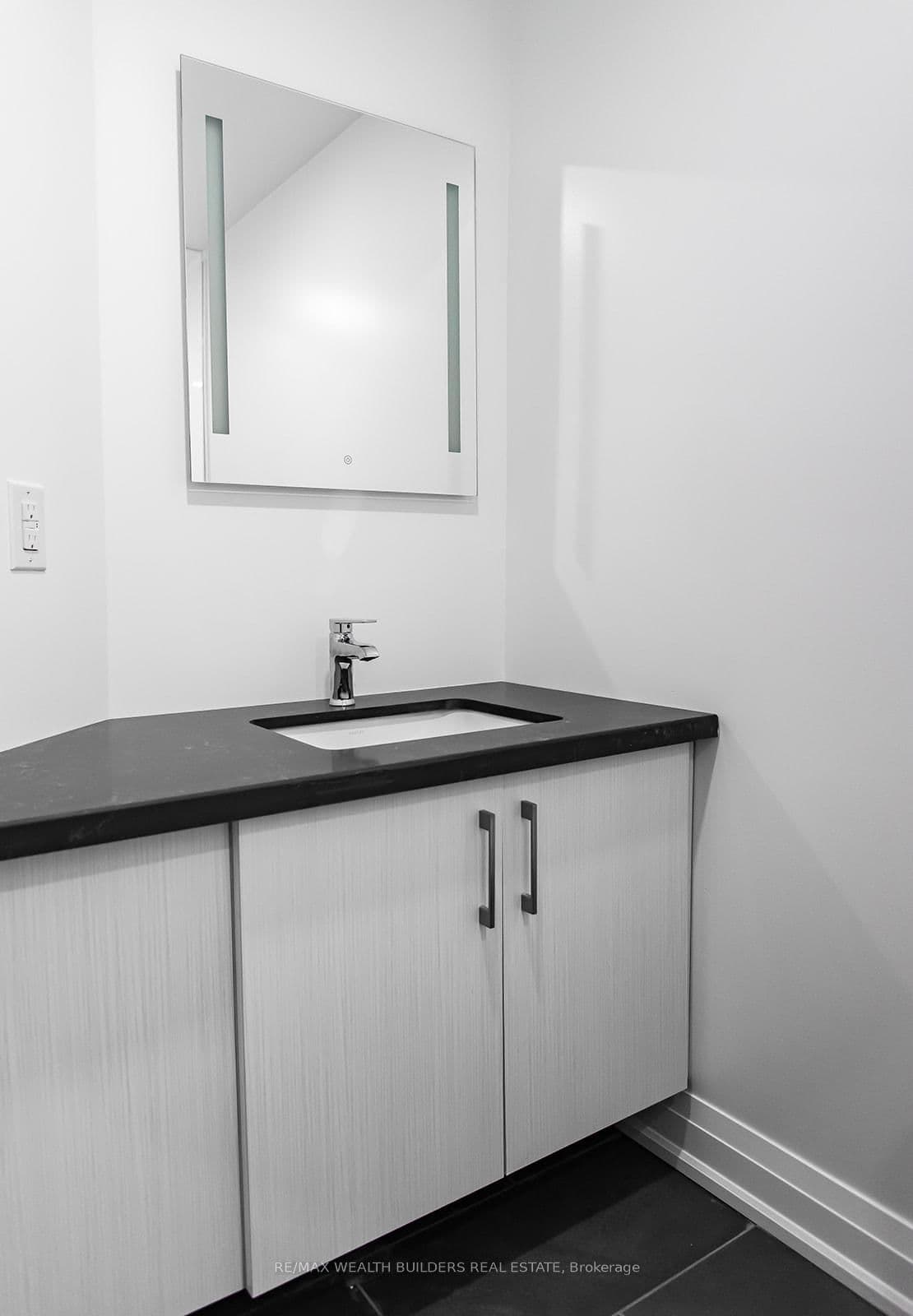 207 Jarvis Street, Unit 7 thumbnail 4