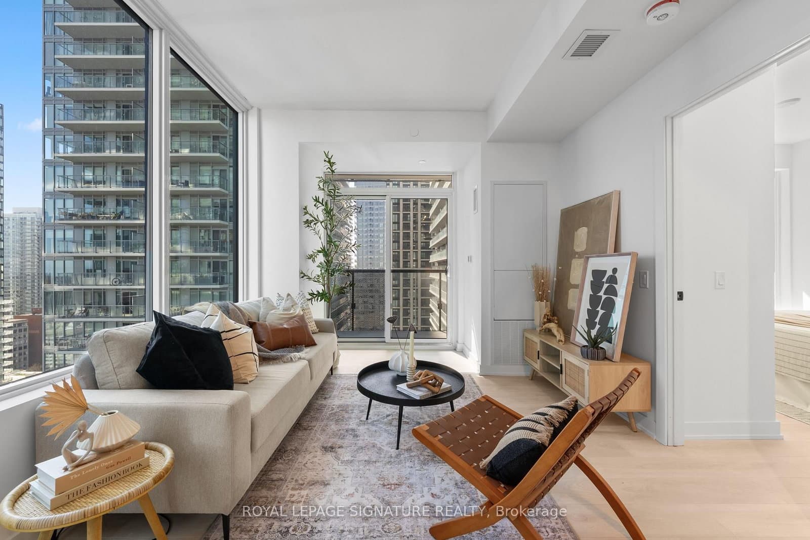 117 Broadway Avenue, Unit 2502 thumbnail 12