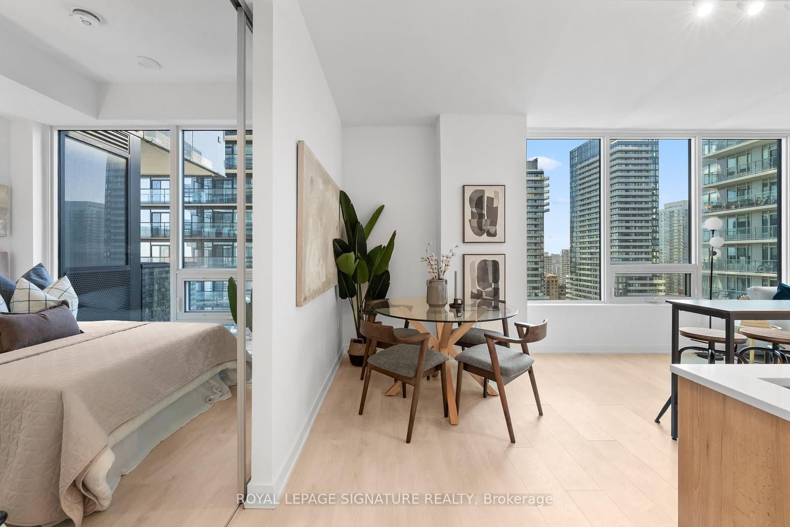 117 Broadway Avenue, Unit 2502 thumbnail 5