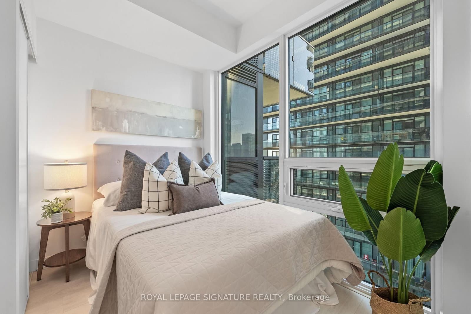 117 Broadway Avenue, Unit 2502 thumbnail 7