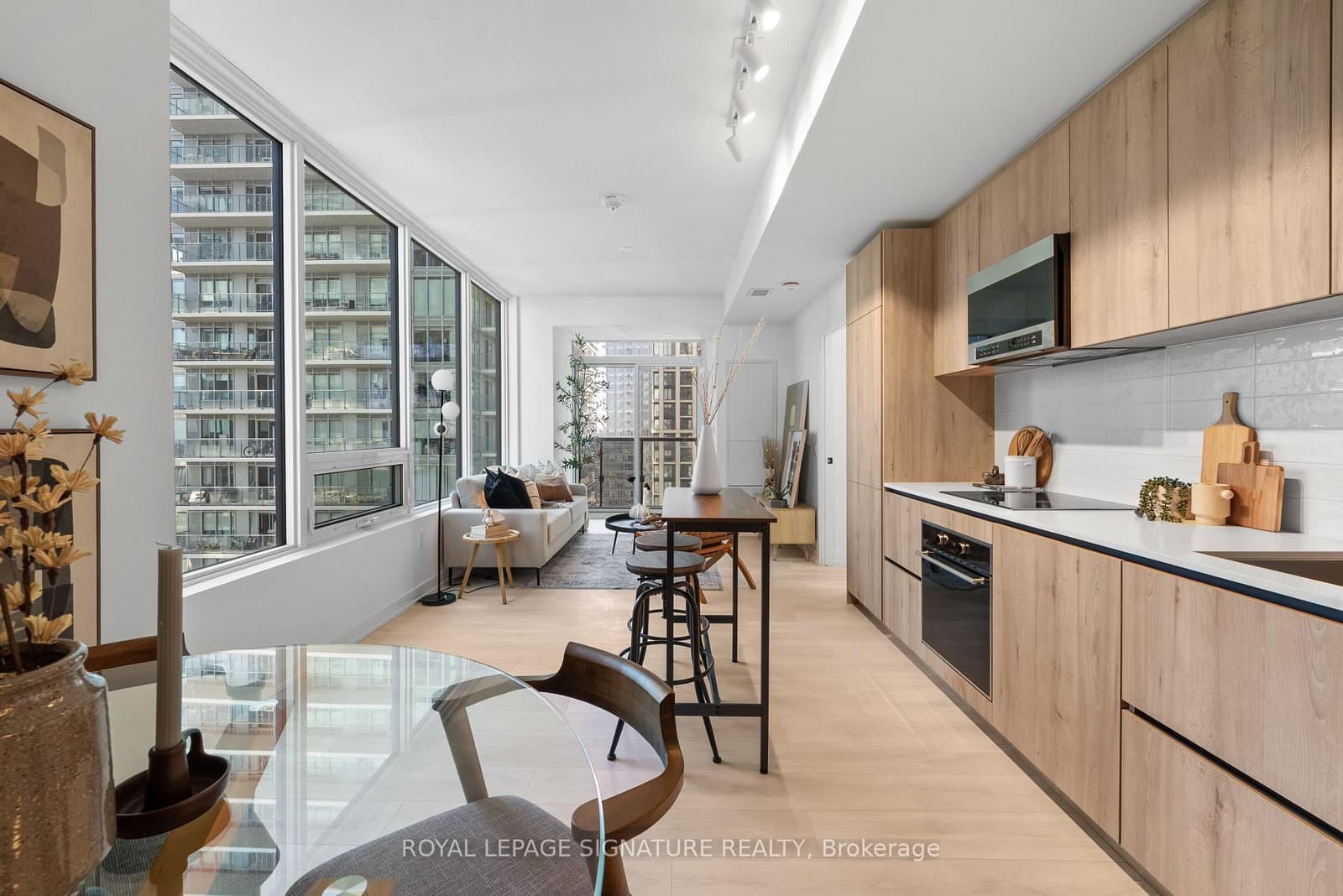 117 Broadway Avenue, Unit 2502 thumbnail 9