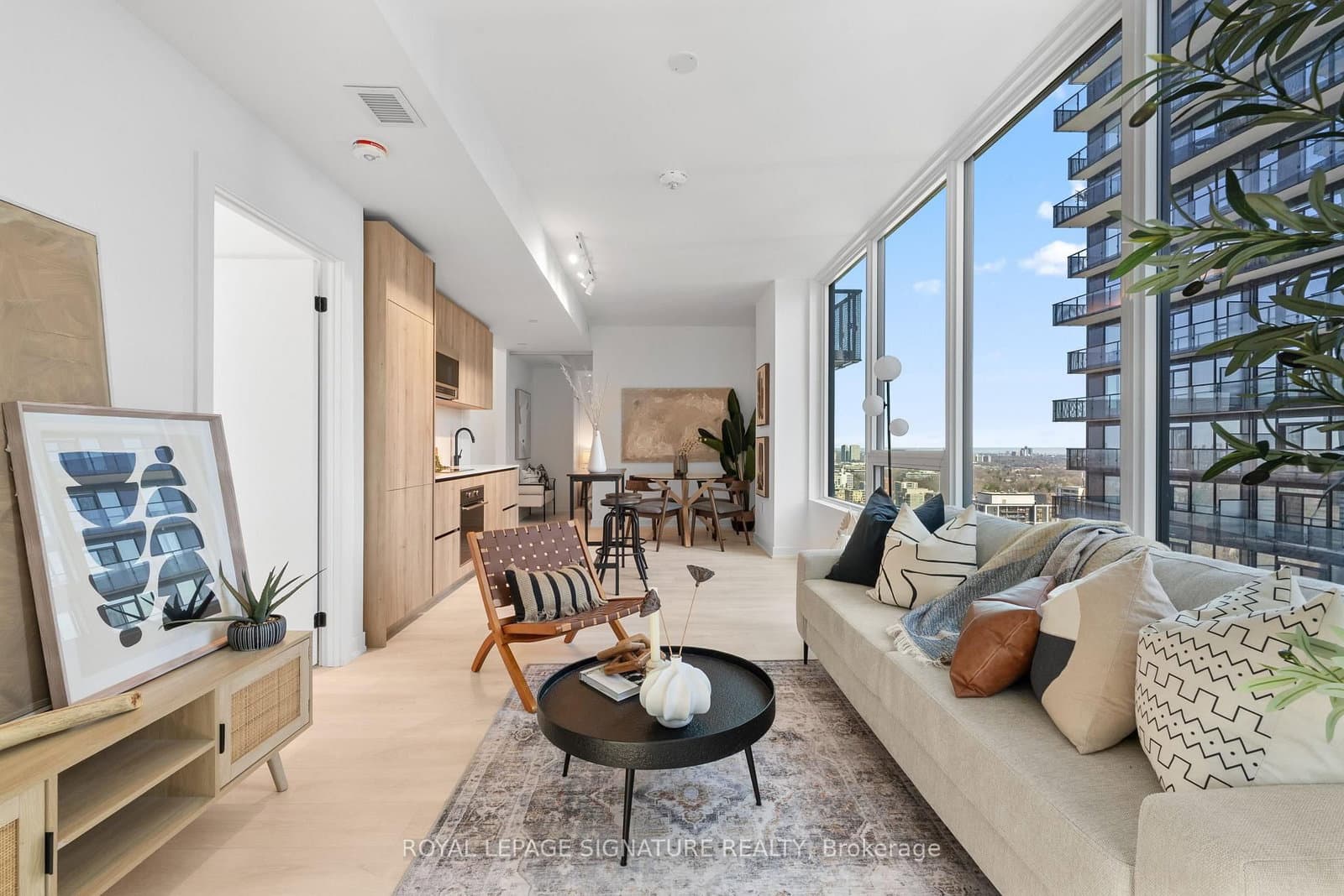 117 Broadway Avenue, Unit 3102 thumbnail 4