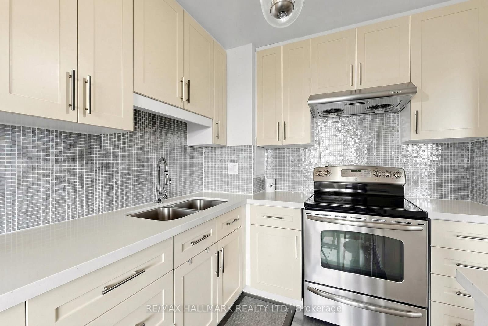 100 Leeward Glenway, Unit 701 thumbnail 13