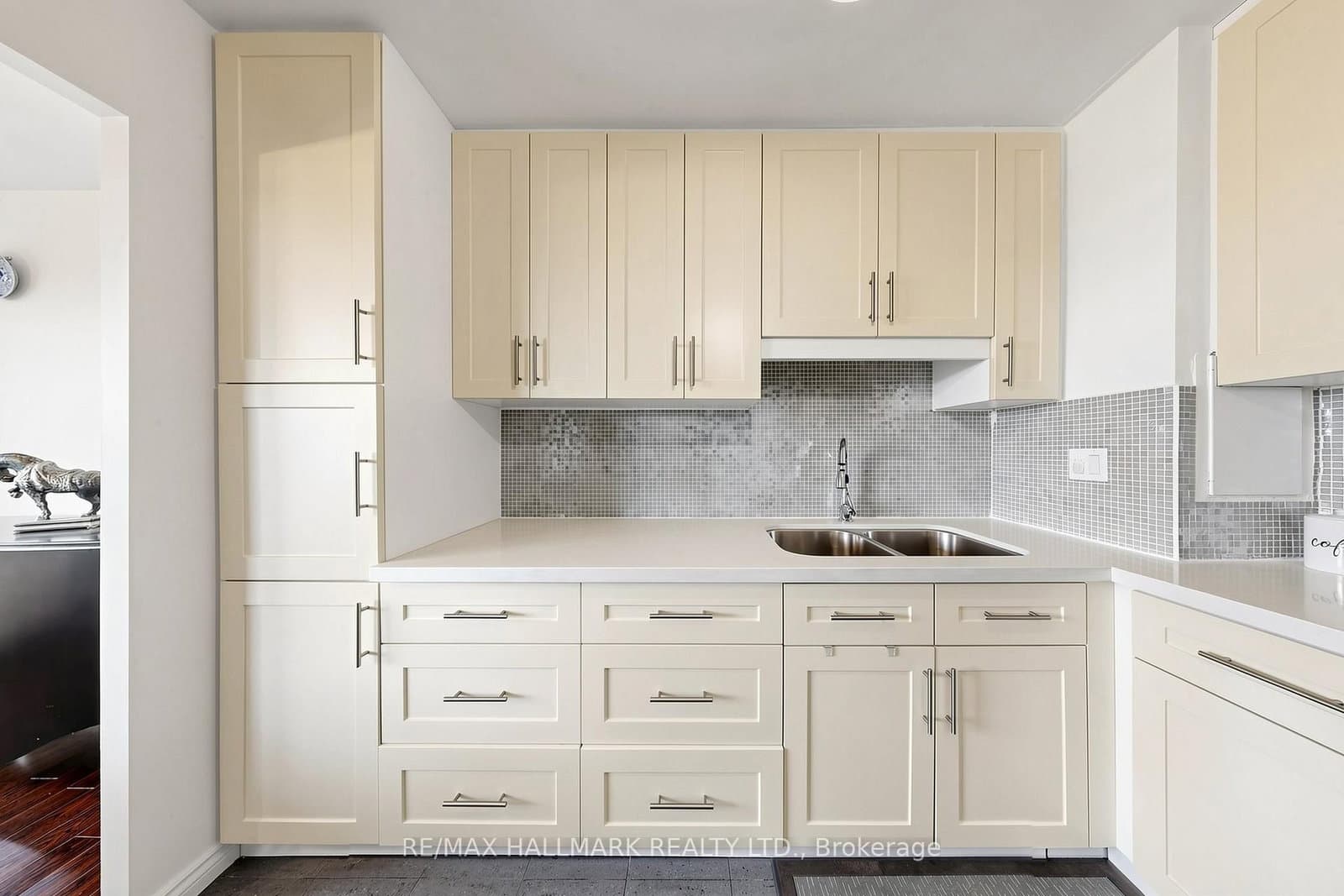 100 Leeward Glenway, Unit 701 thumbnail 14