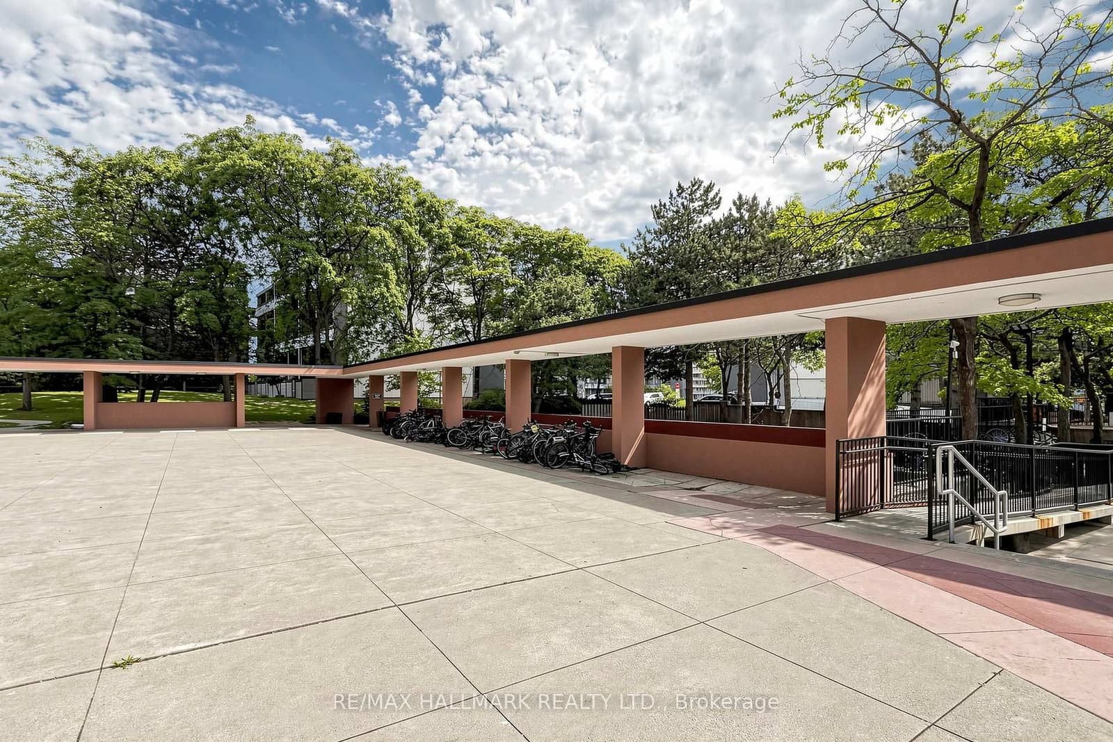 100 Leeward Glenway, Unit 701 thumbnail 23