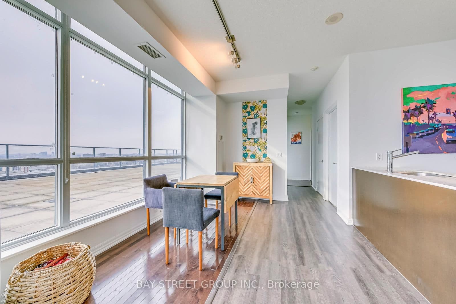 770 Bay Street, Unit Ph608 thumbnail 9