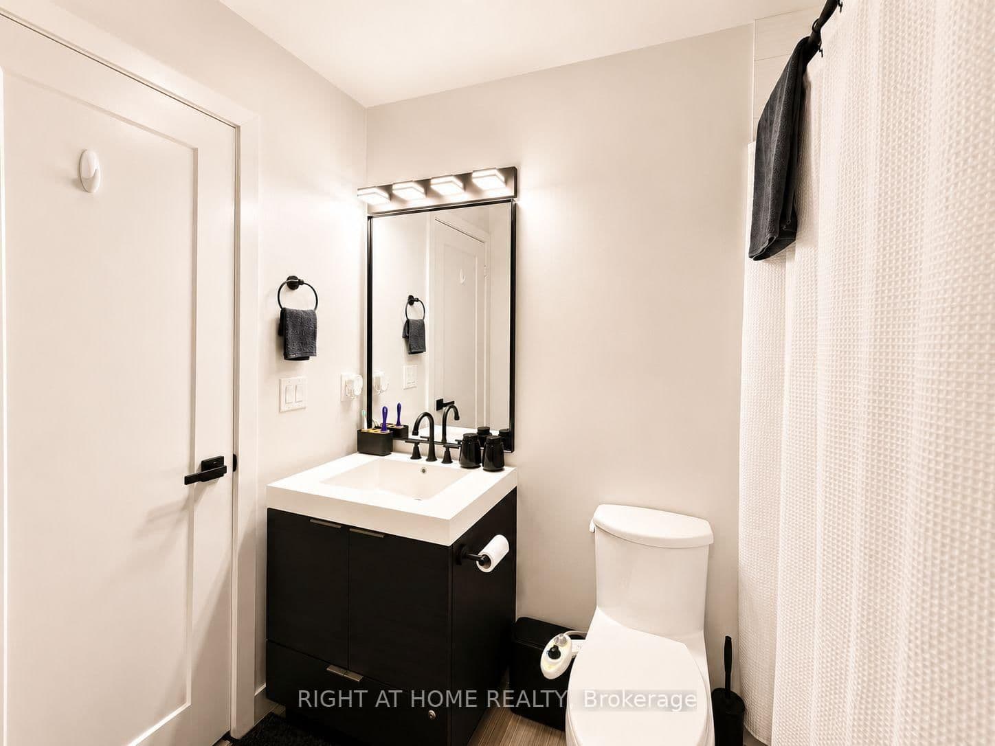 318 Richmond Street W, Unit 1408 thumbnail 13