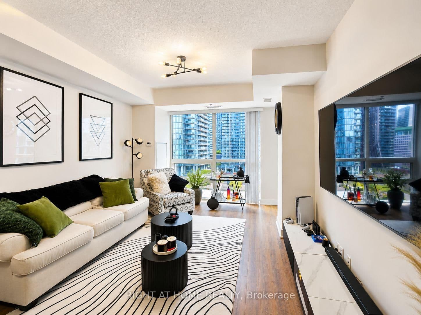 318 Richmond Street W, Unit 1408 thumbnail 6