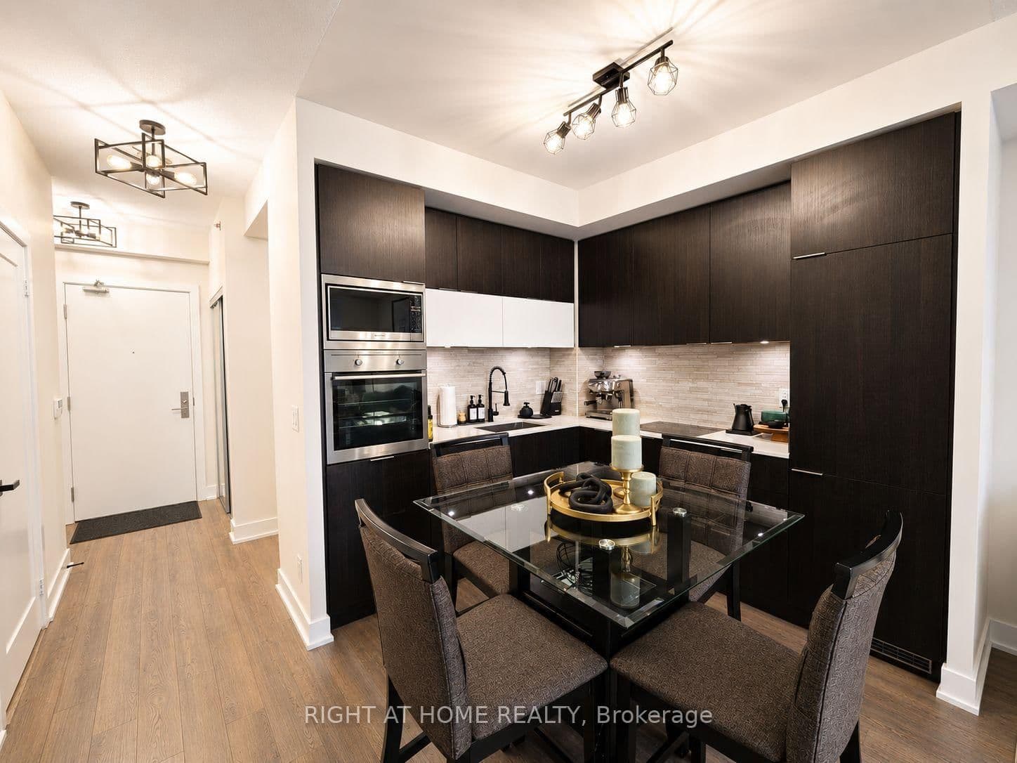 318 Richmond Street W, Unit 1408 thumbnail 8