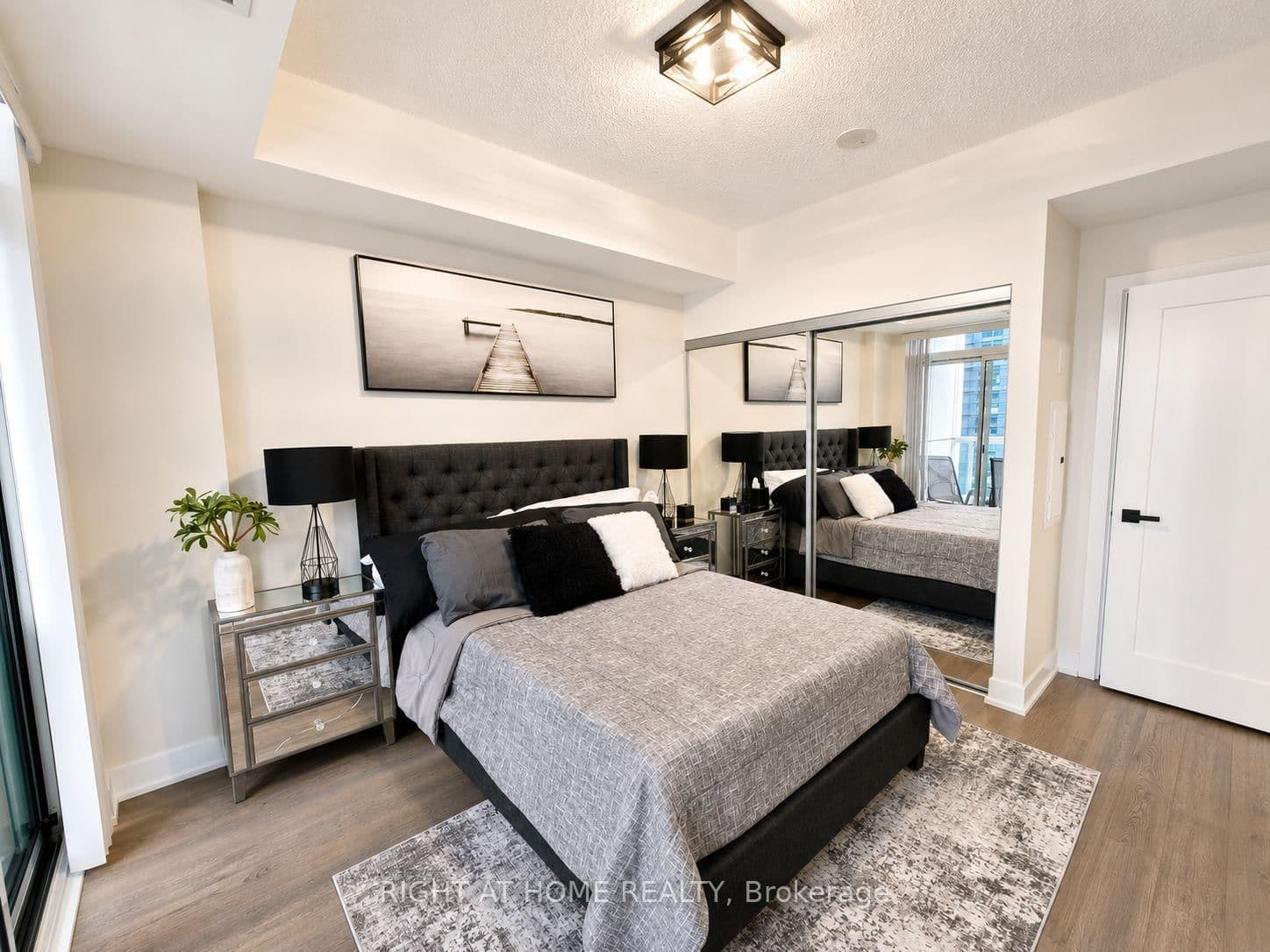 318 Richmond Street W, Unit 1408 thumbnail 9