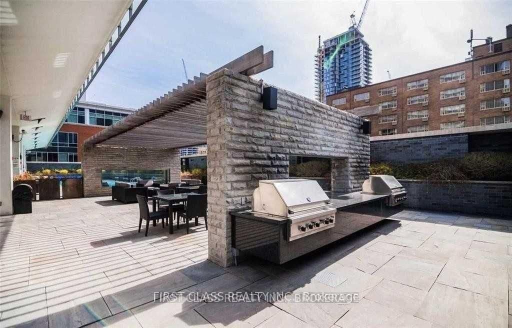 33 Charles Street E, Unit 1409 thumbnail 15