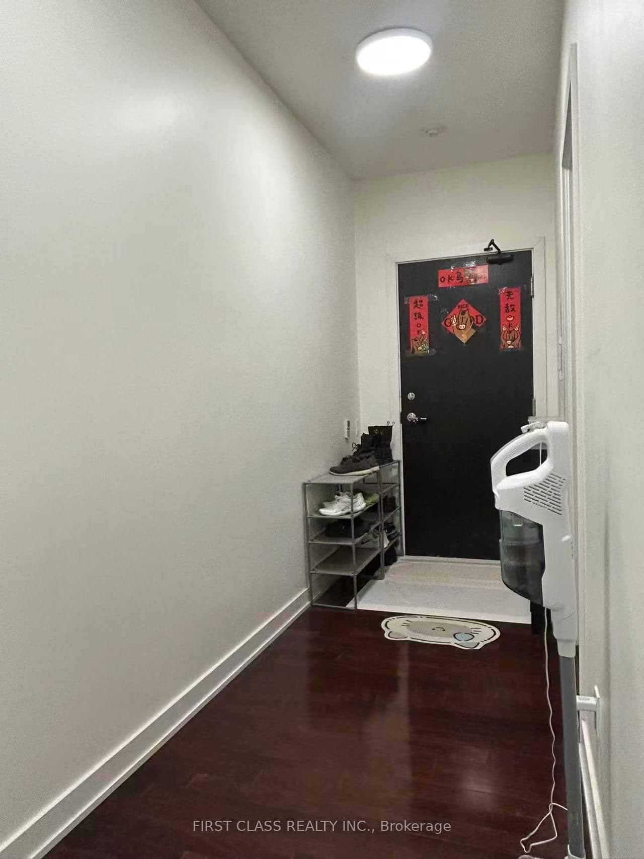 33 Charles Street E, Unit 1409 thumbnail 3
