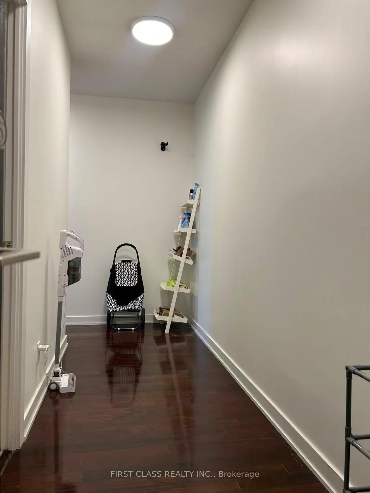 33 Charles Street E, Unit 1409 thumbnail 4