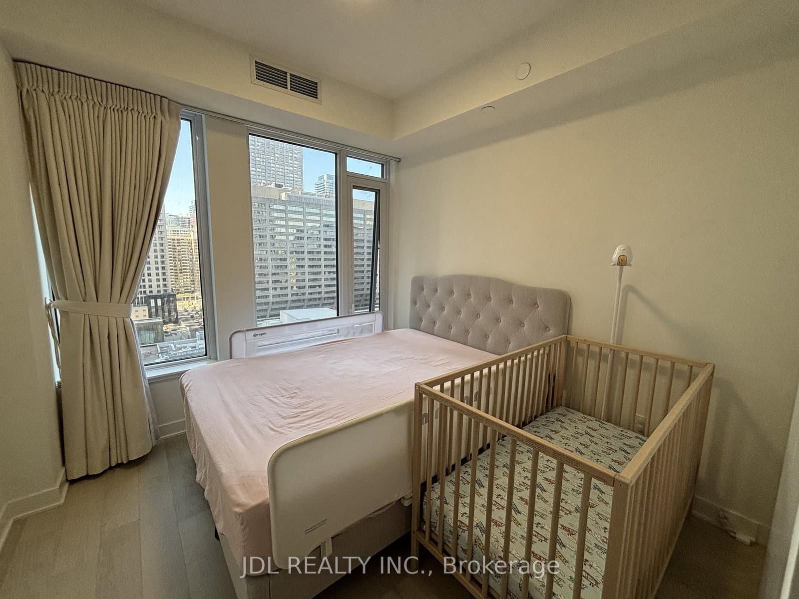 11 Yorkville Avenue, Unit 1110 thumbnail 15