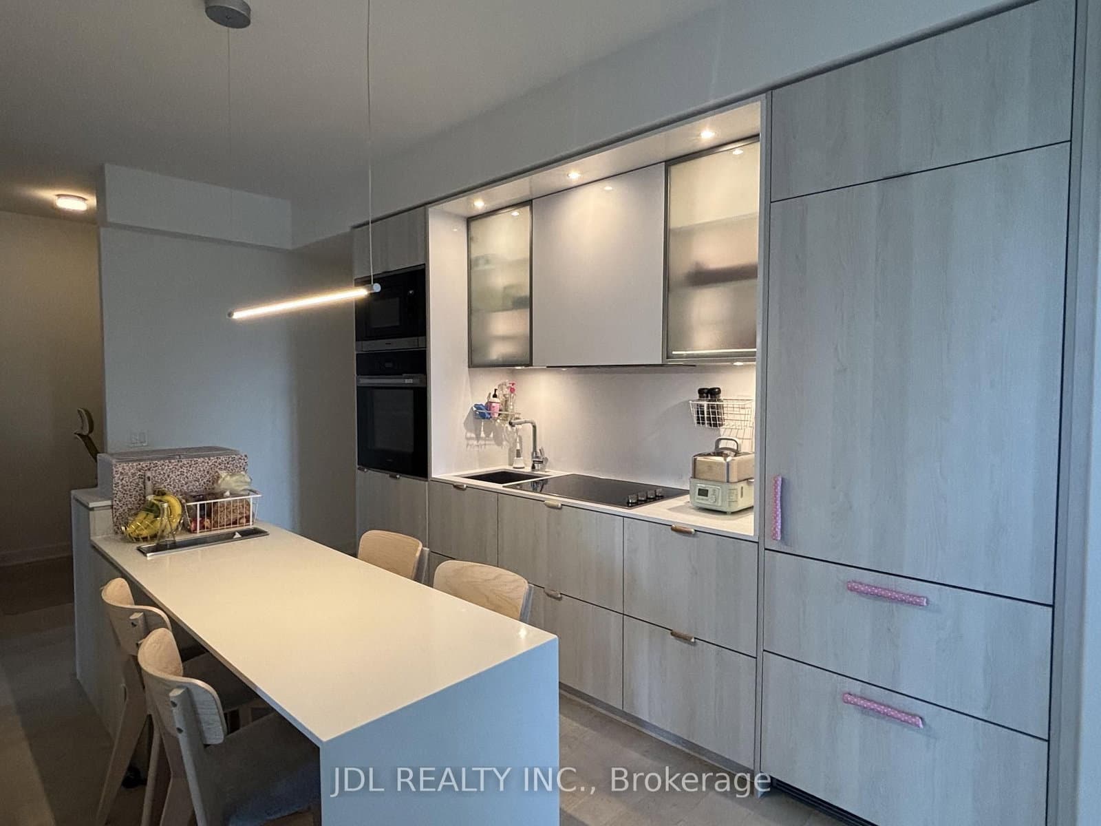 11 Yorkville Avenue, Unit 1110 thumbnail 4