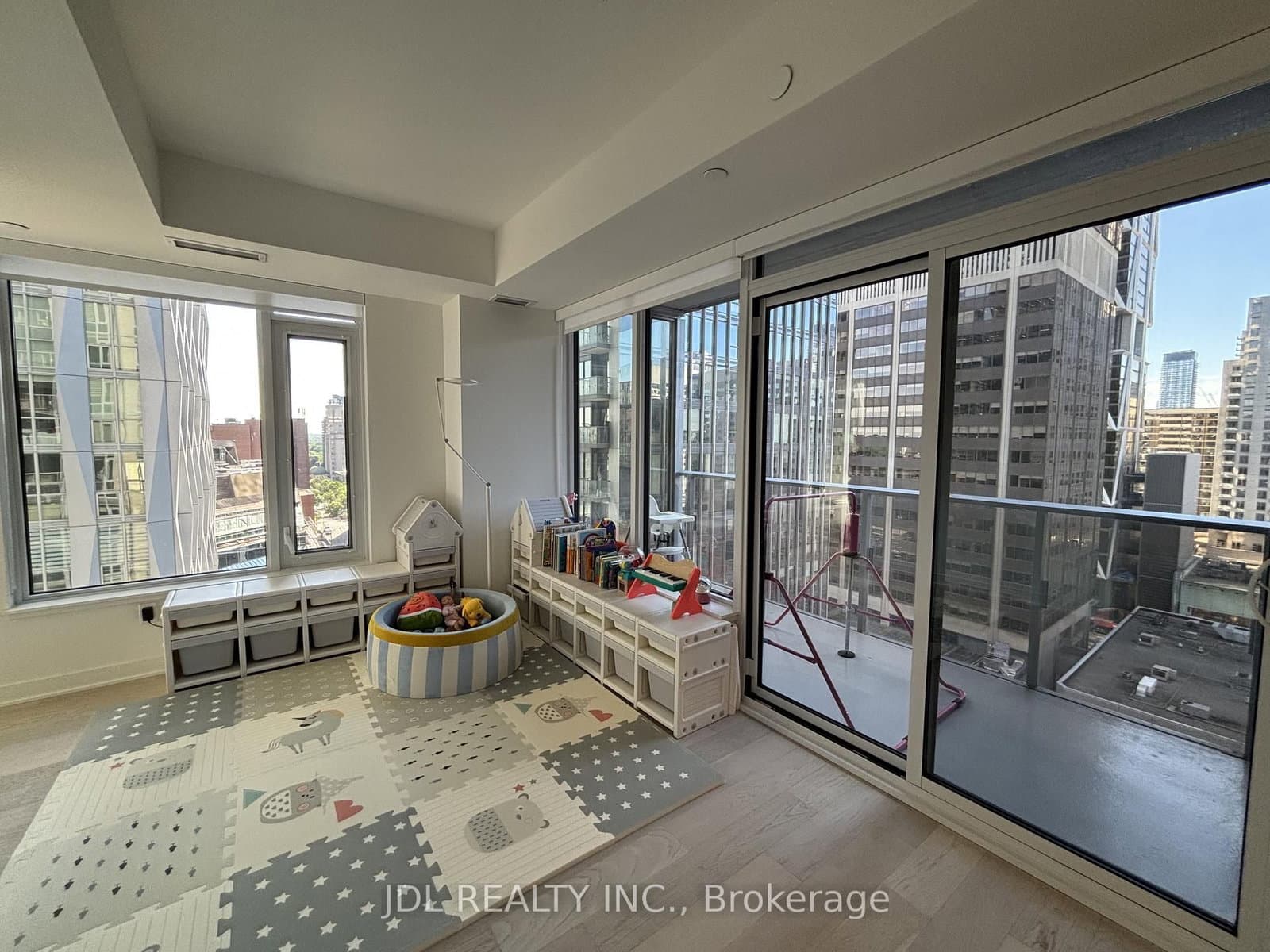 11 Yorkville Avenue, Unit 1110 thumbnail 6