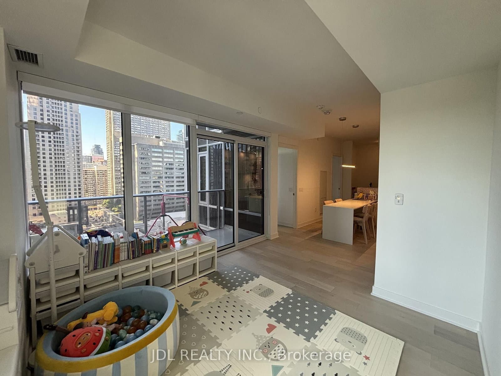11 Yorkville Avenue, Unit 1110 thumbnail 8