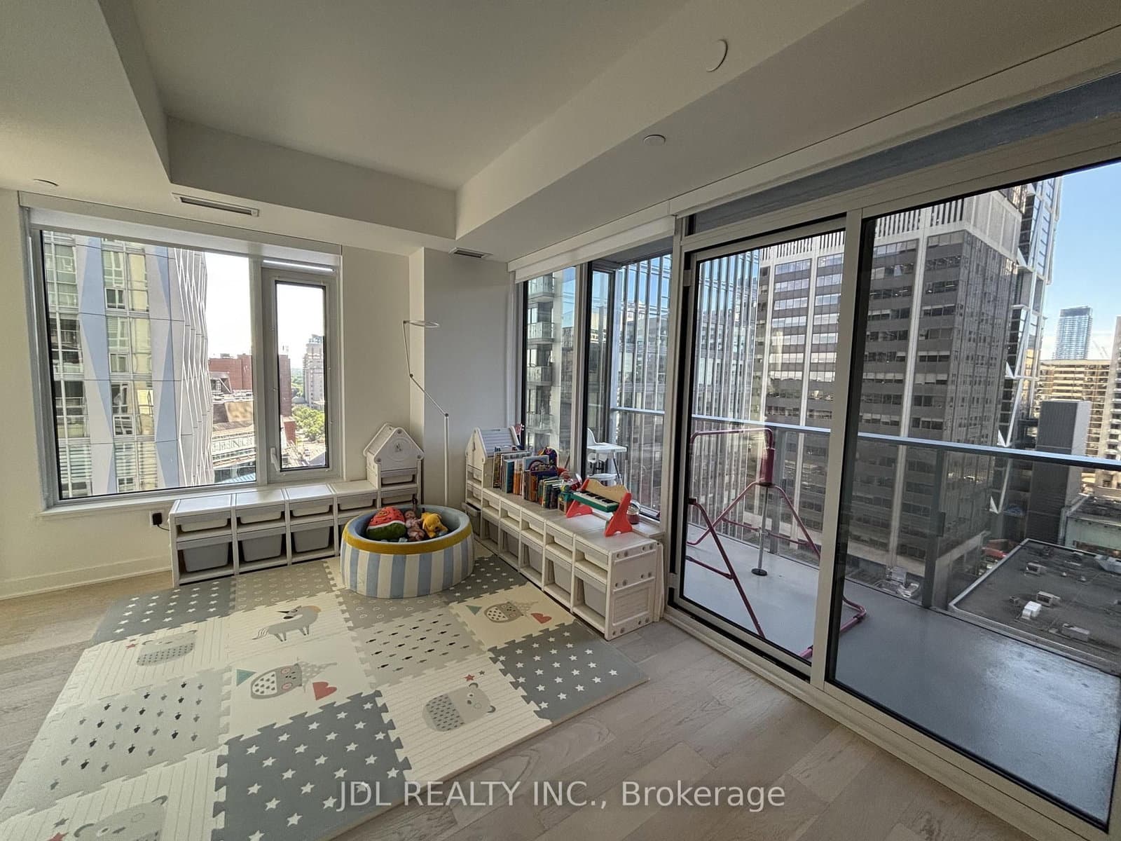 11 Yorkville Avenue, Unit 1110 thumbnail 9