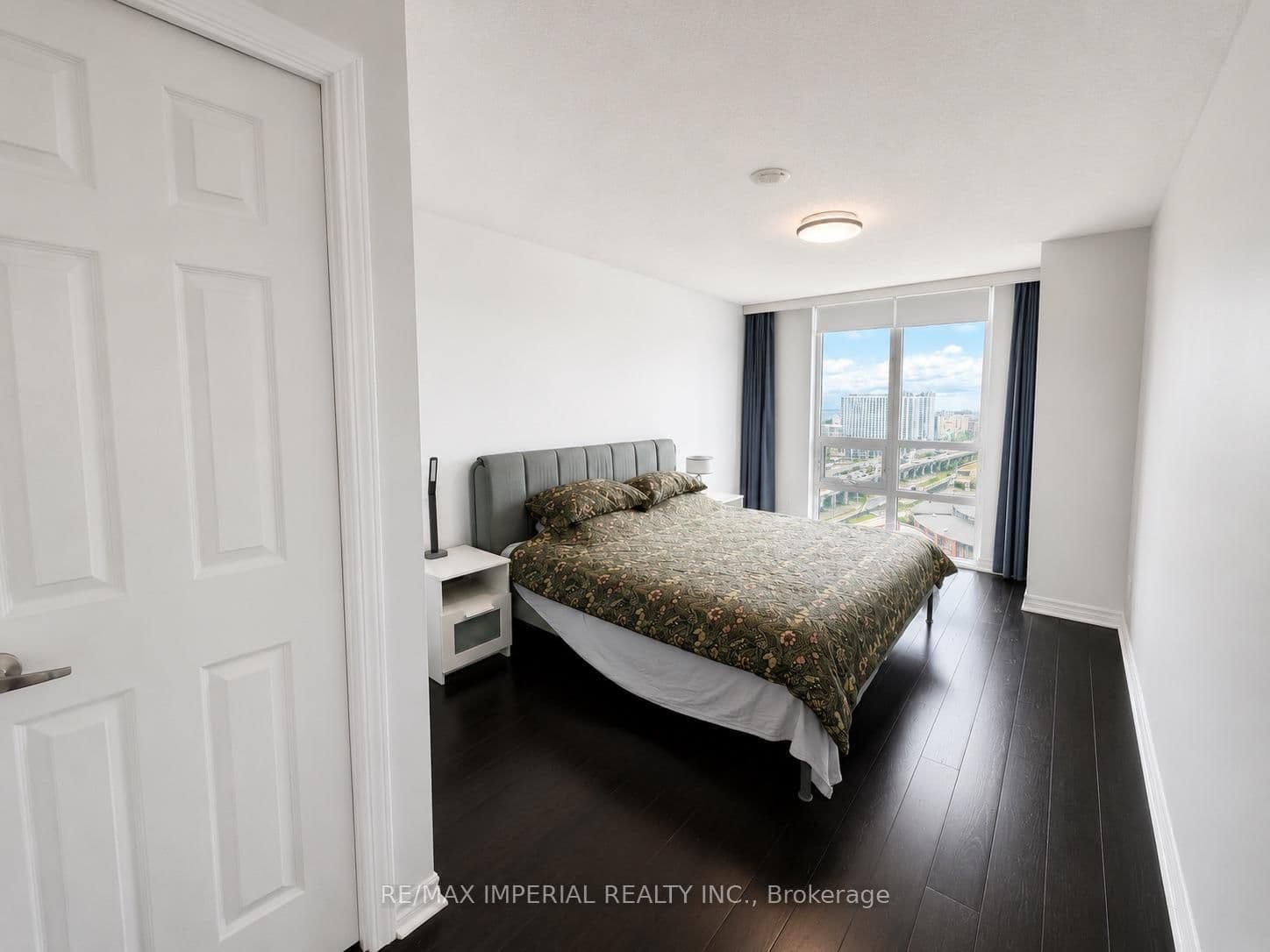 25 Lower Simcoe Street, Unit PH15 thumbnail 11