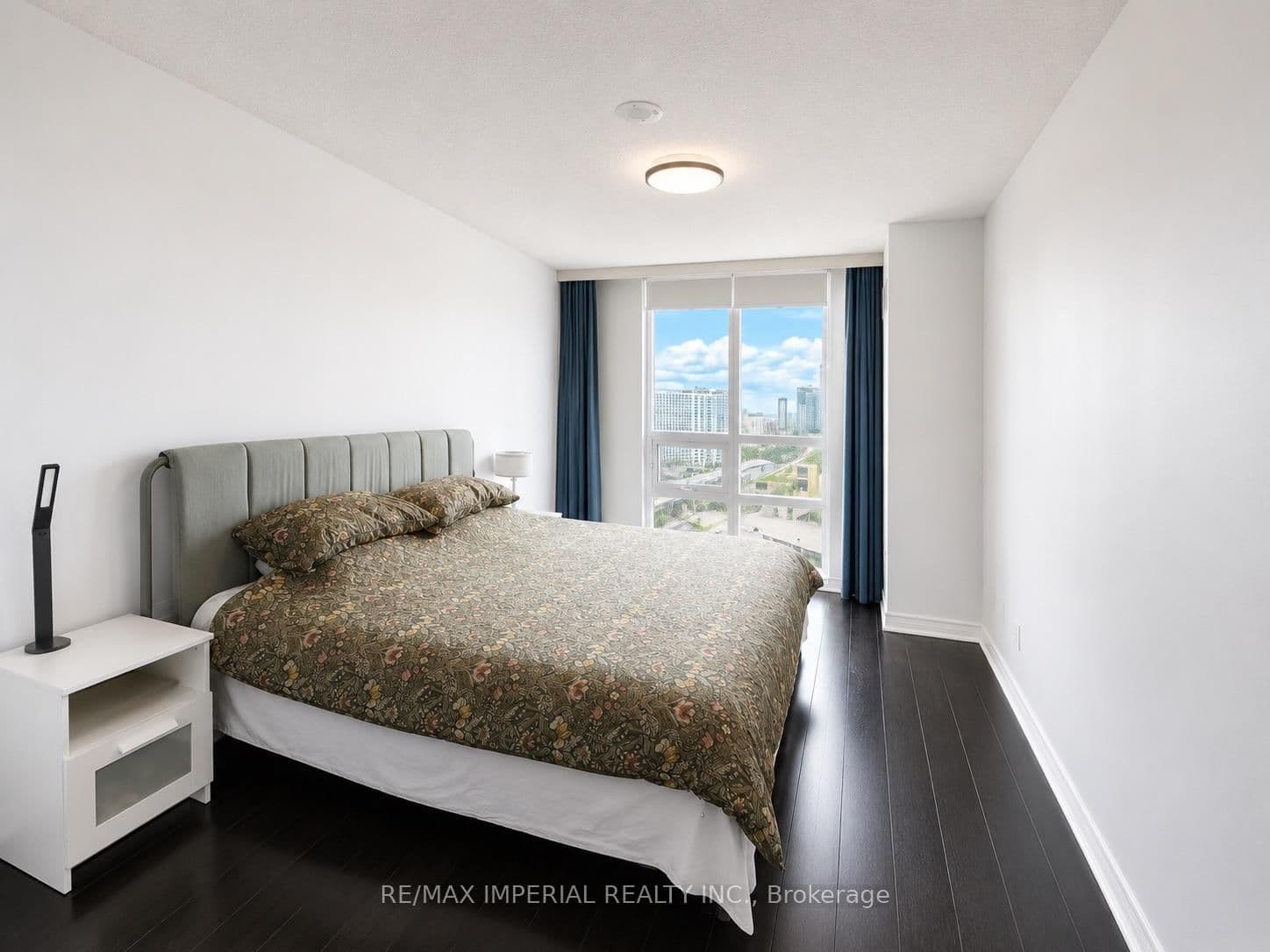 25 Lower Simcoe Street, Unit PH15 thumbnail 12
