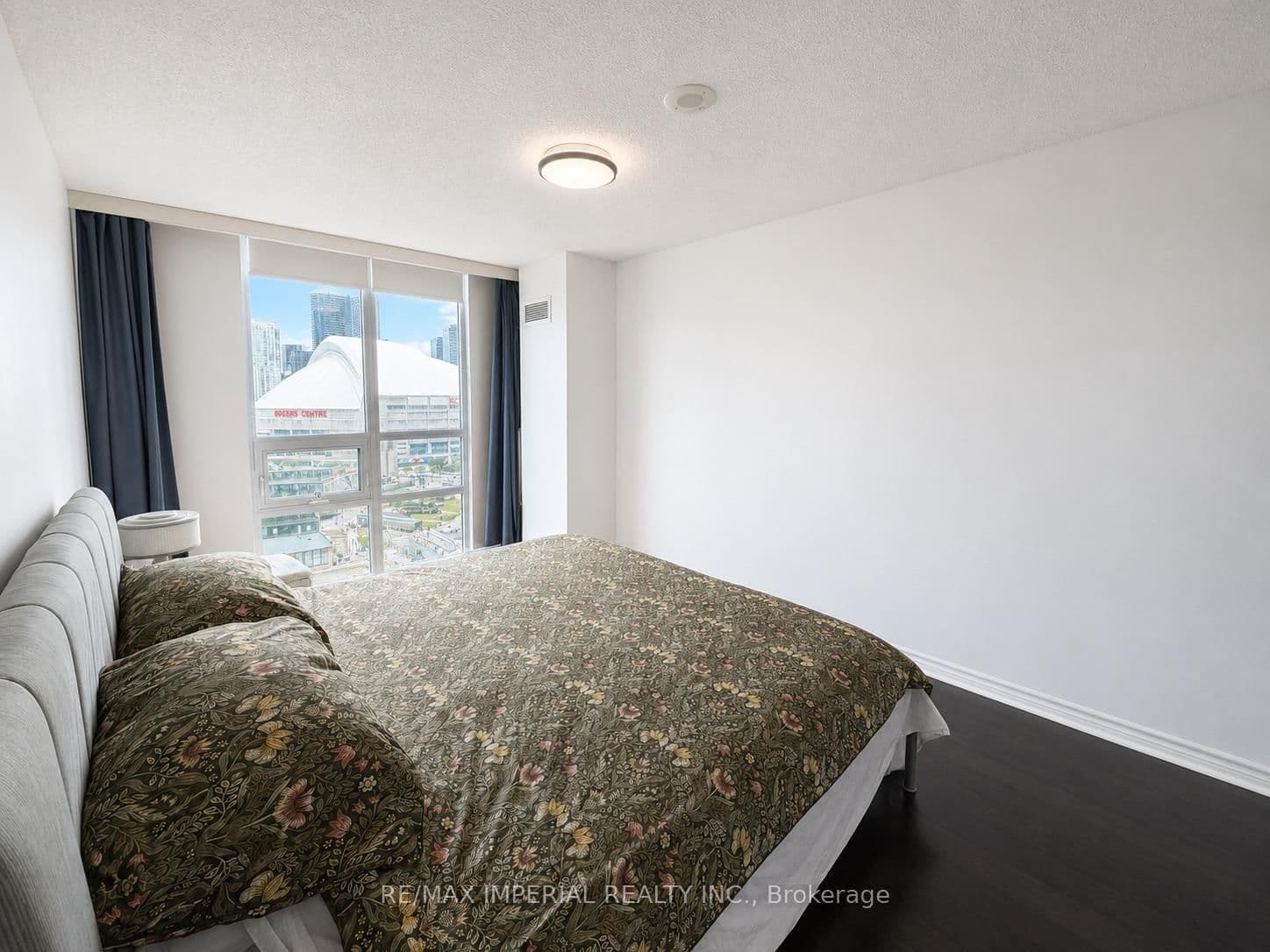 25 Lower Simcoe Street, Unit PH15 thumbnail 14
