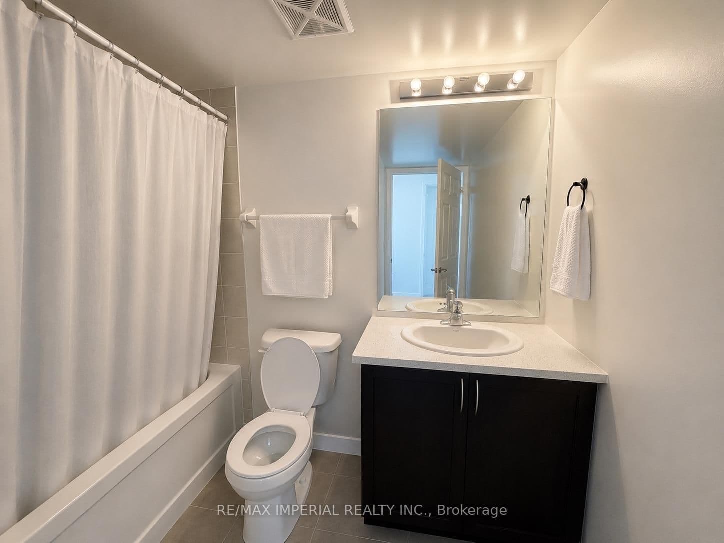 25 Lower Simcoe Street, Unit PH15 thumbnail 18