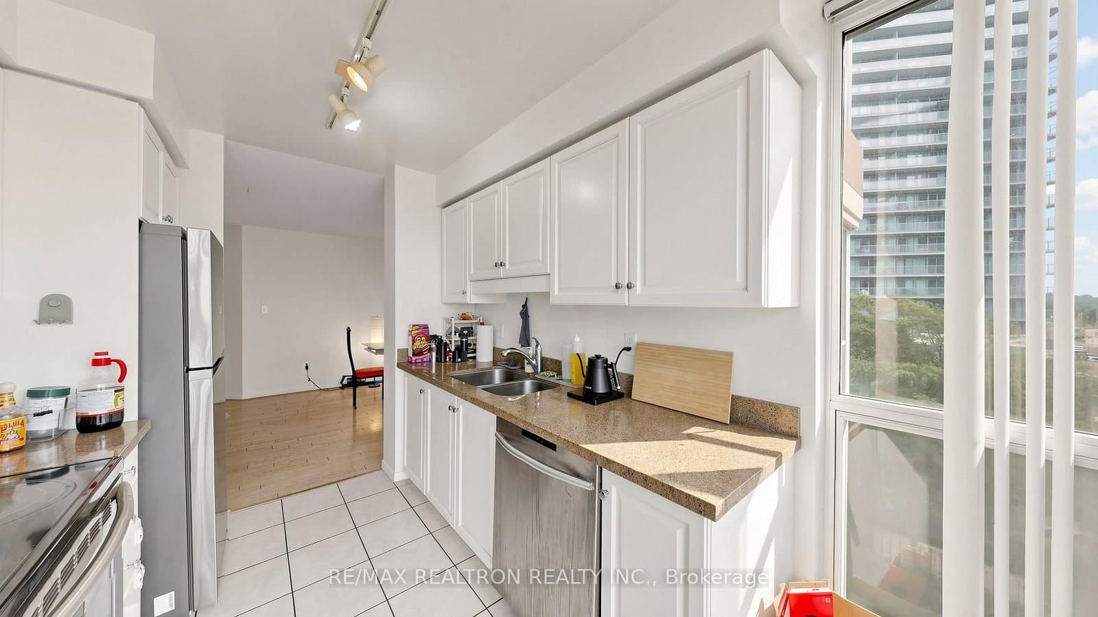 23 Lorraine Drive, Unit 502 thumbnail 25