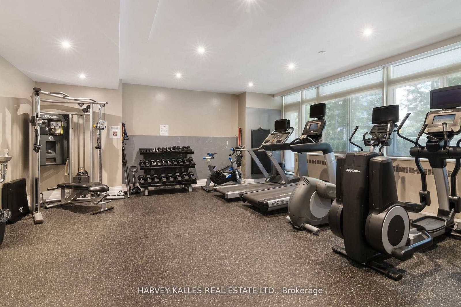 500 Avenue Road, Unit 1201 thumbnail 32