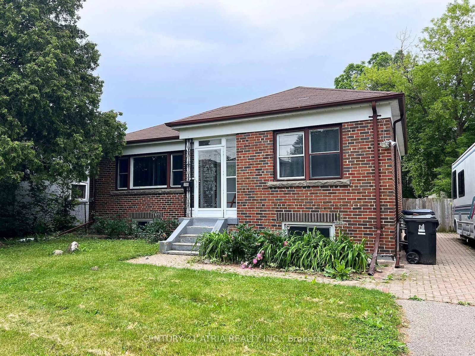 209 Hendon Avenue, Unit Bsmt - Image 1