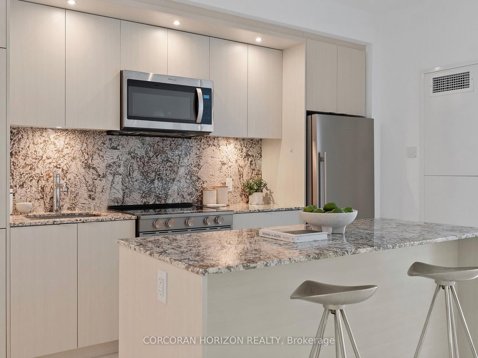 30 Inn On The Park Drive, Unit 221 thumbnail 18