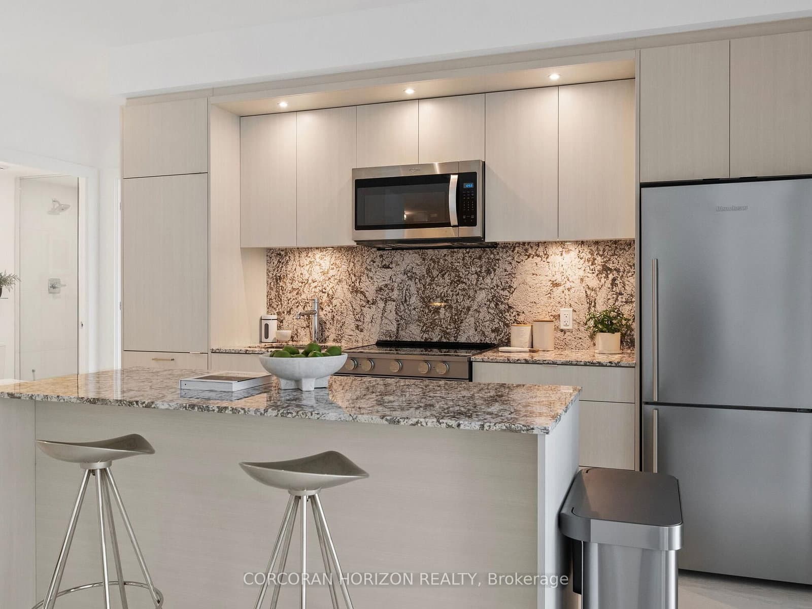 30 Inn On The Park Drive, Unit 221 thumbnail 22