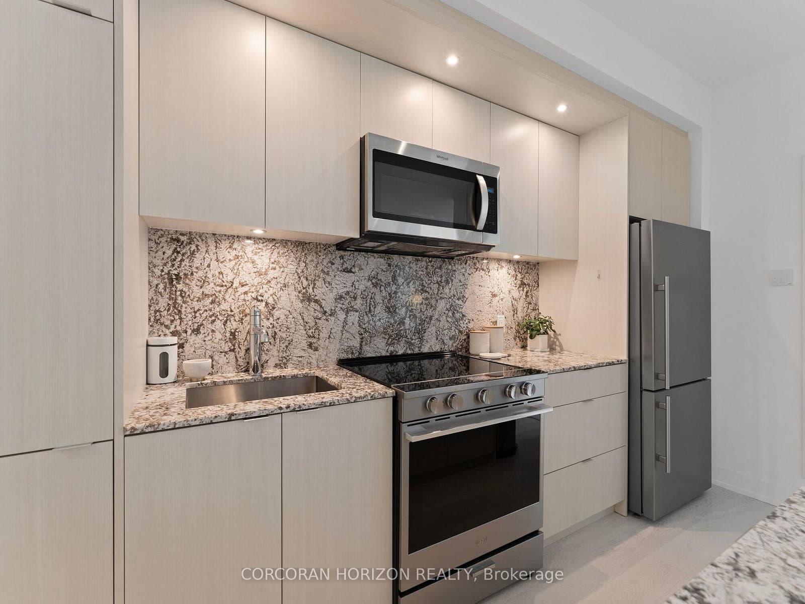30 Inn On The Park Drive, Unit 221 thumbnail 23