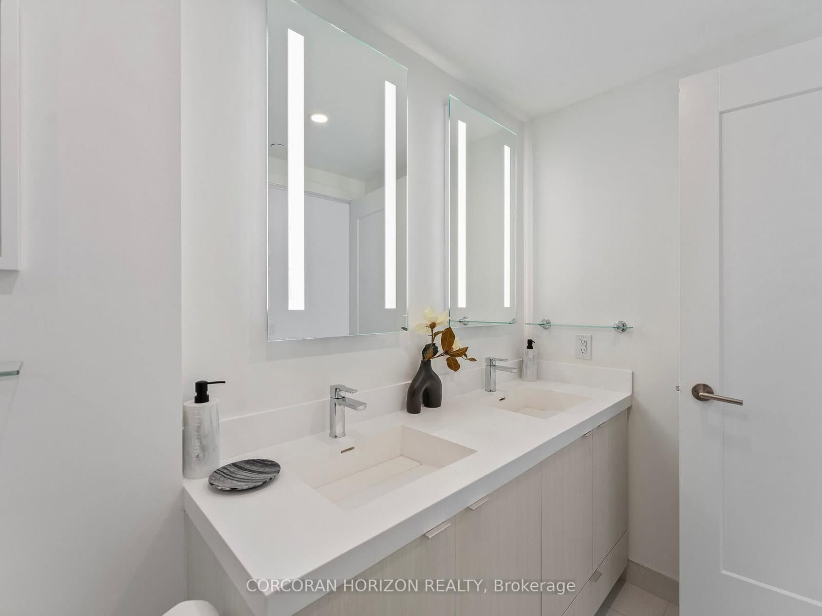30 Inn On The Park Drive, Unit 221 thumbnail 29