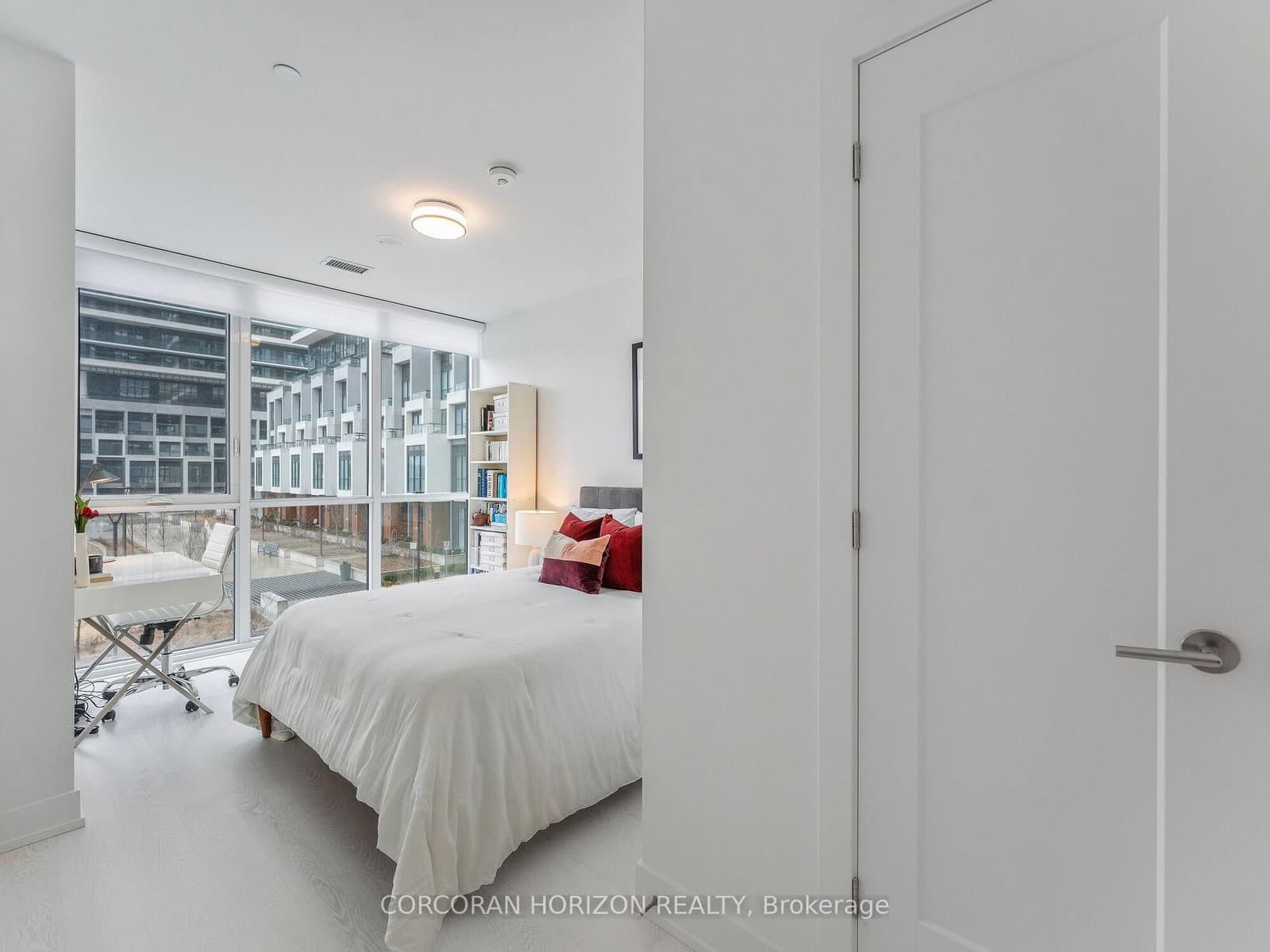 30 Inn On The Park Drive, Unit 221 thumbnail 33