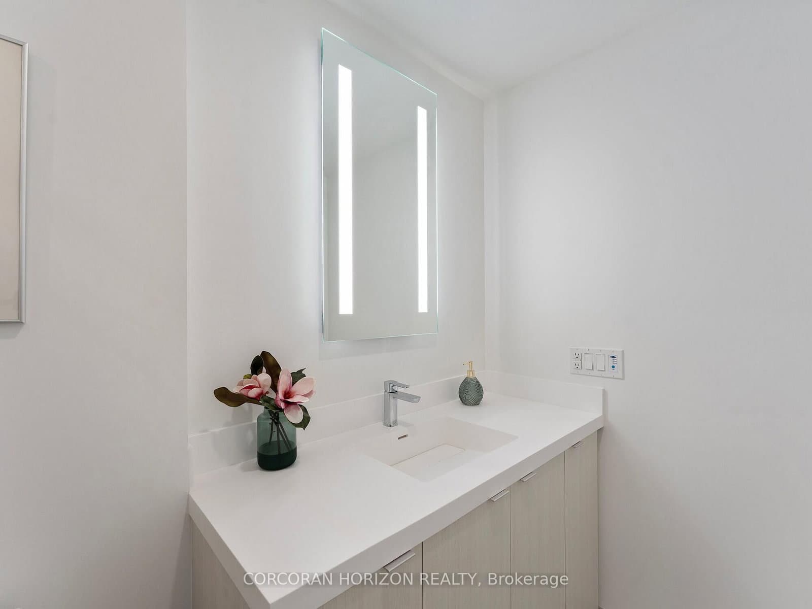 30 Inn On The Park Drive, Unit 221 thumbnail 38