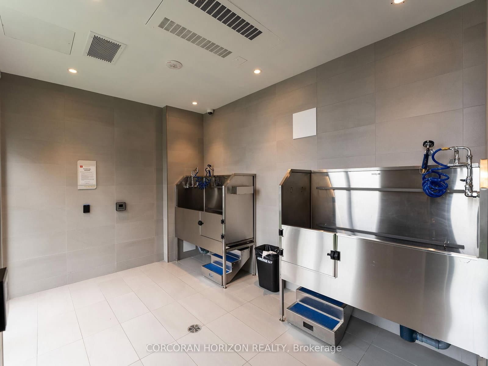 30 Inn On The Park Drive, Unit 221 thumbnail 43