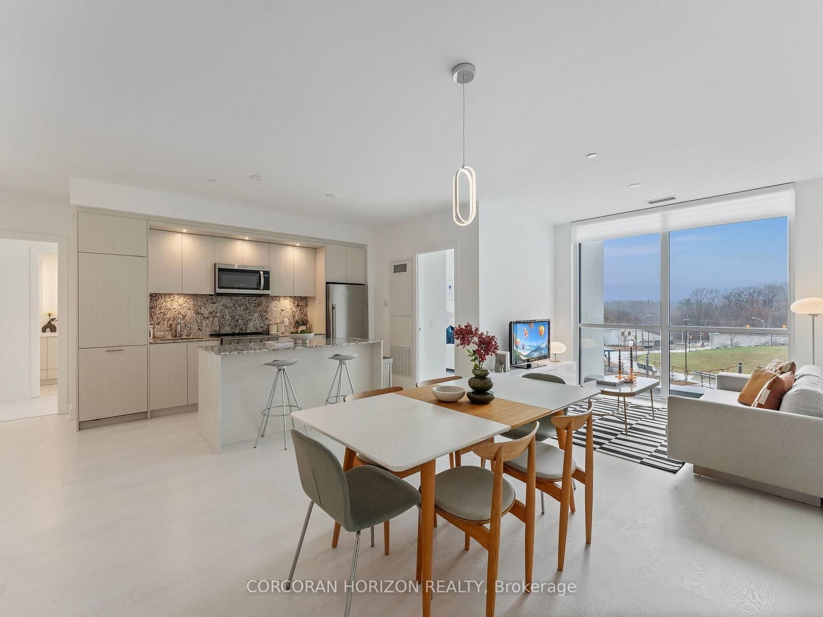 30 Inn On The Park Drive, Unit 221 thumbnail 9