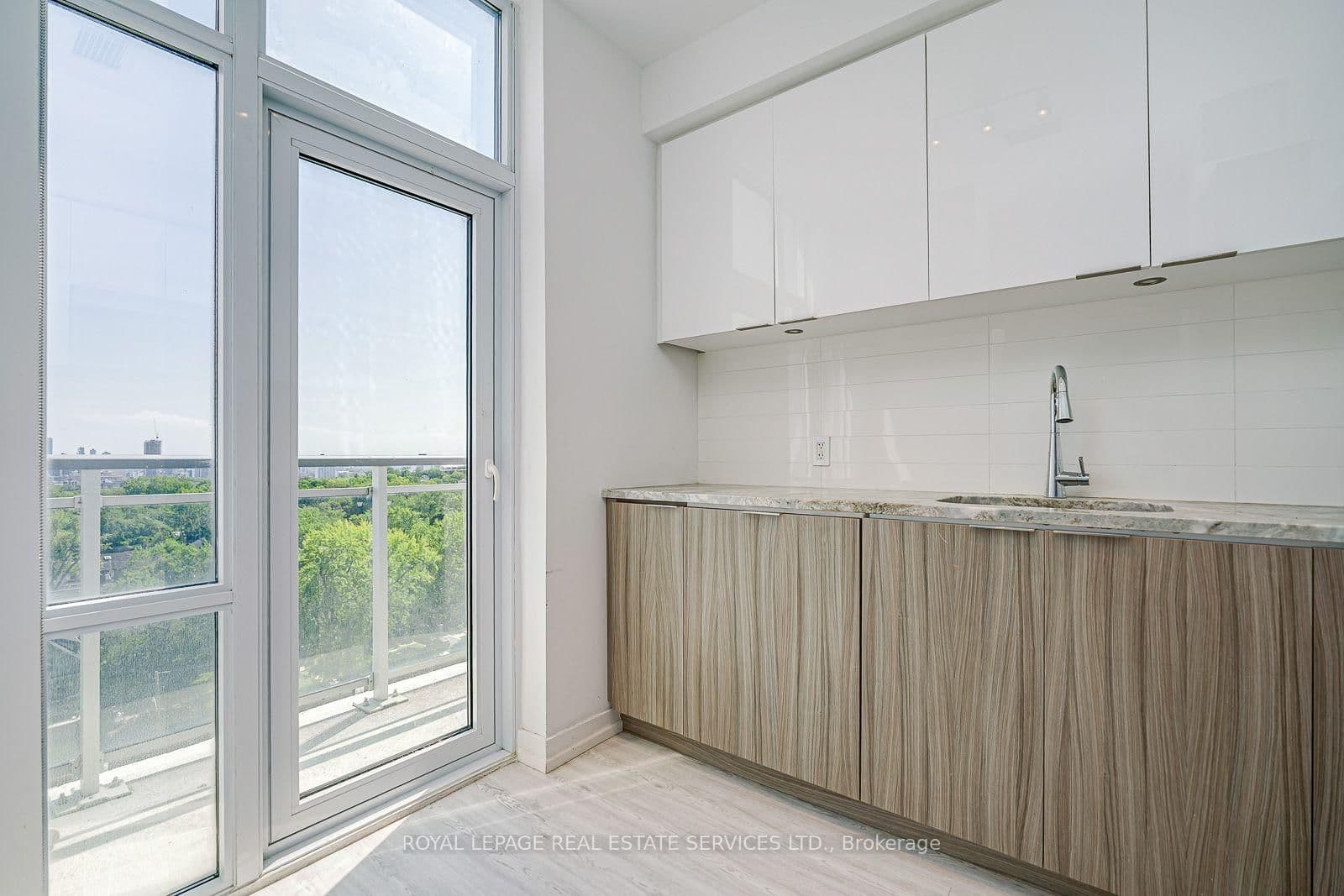 223 St Clair Avenue W, Unit 1110 thumbnail 12