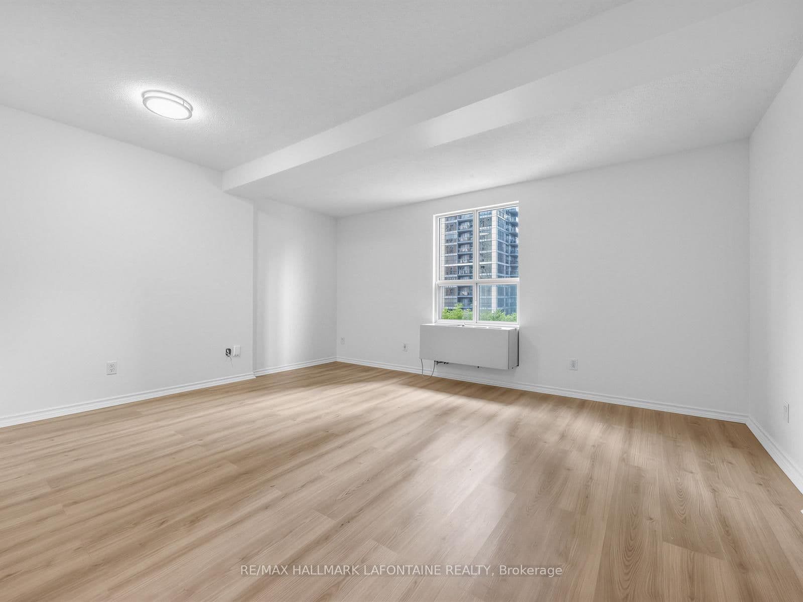 88 Charles Street E, Unit 504 thumbnail 13