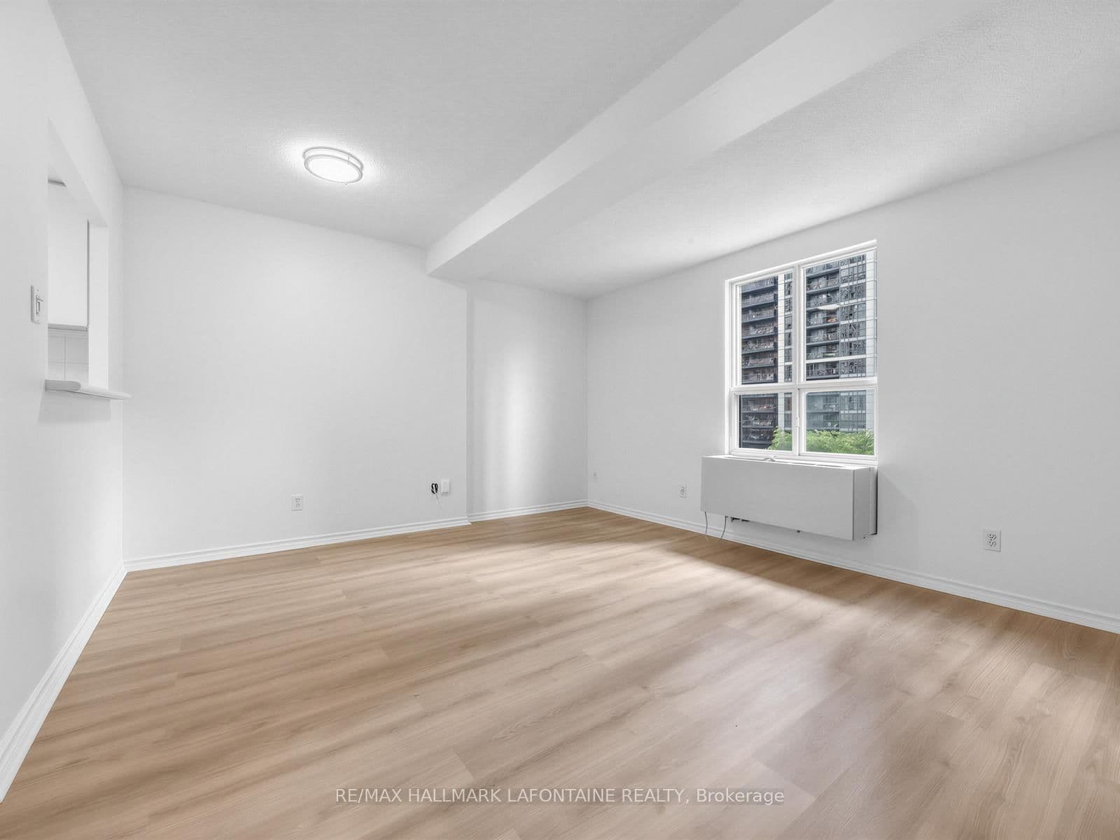 88 Charles Street E, Unit 504 thumbnail 14