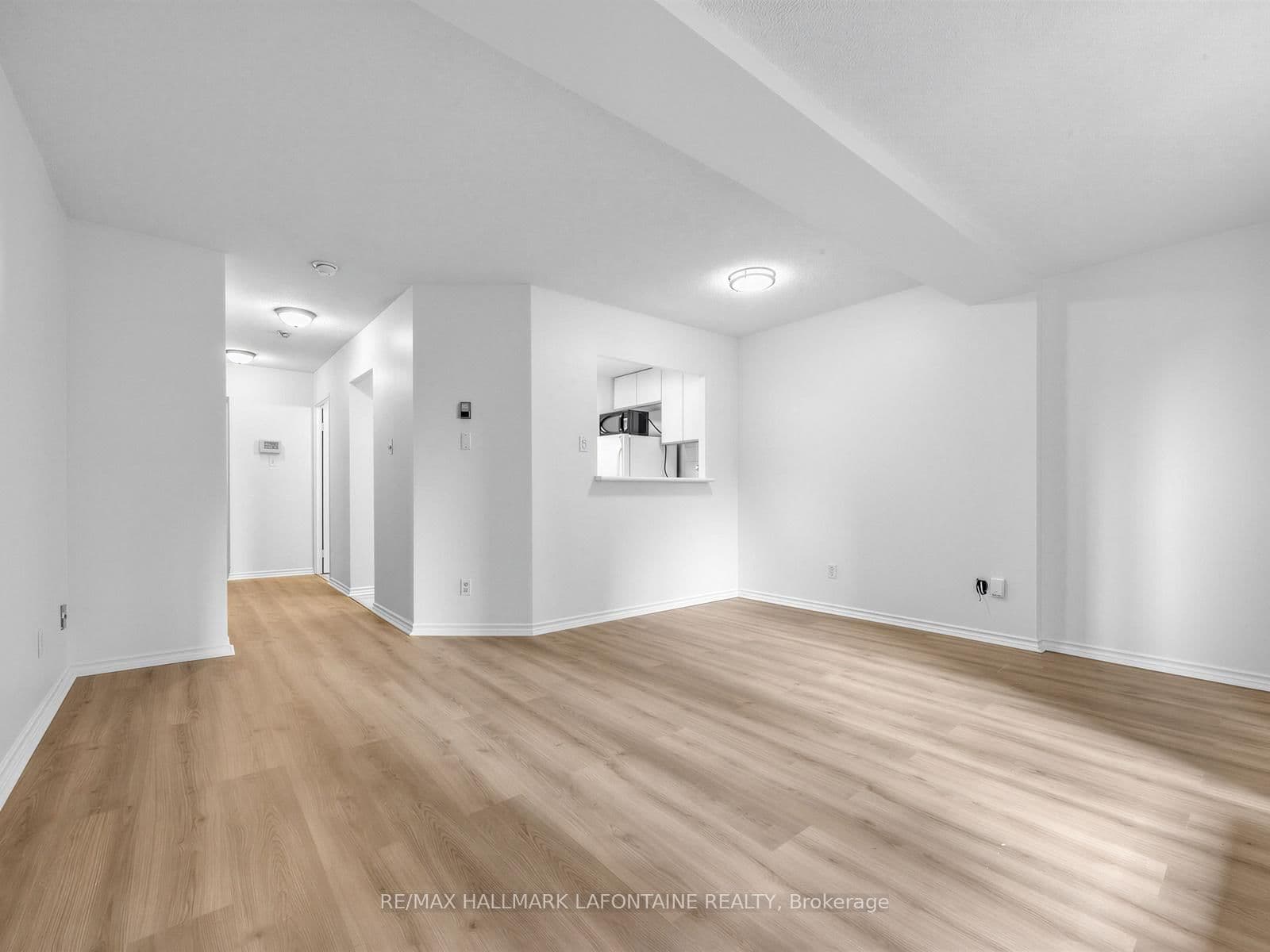 88 Charles Street E, Unit 504 thumbnail 17