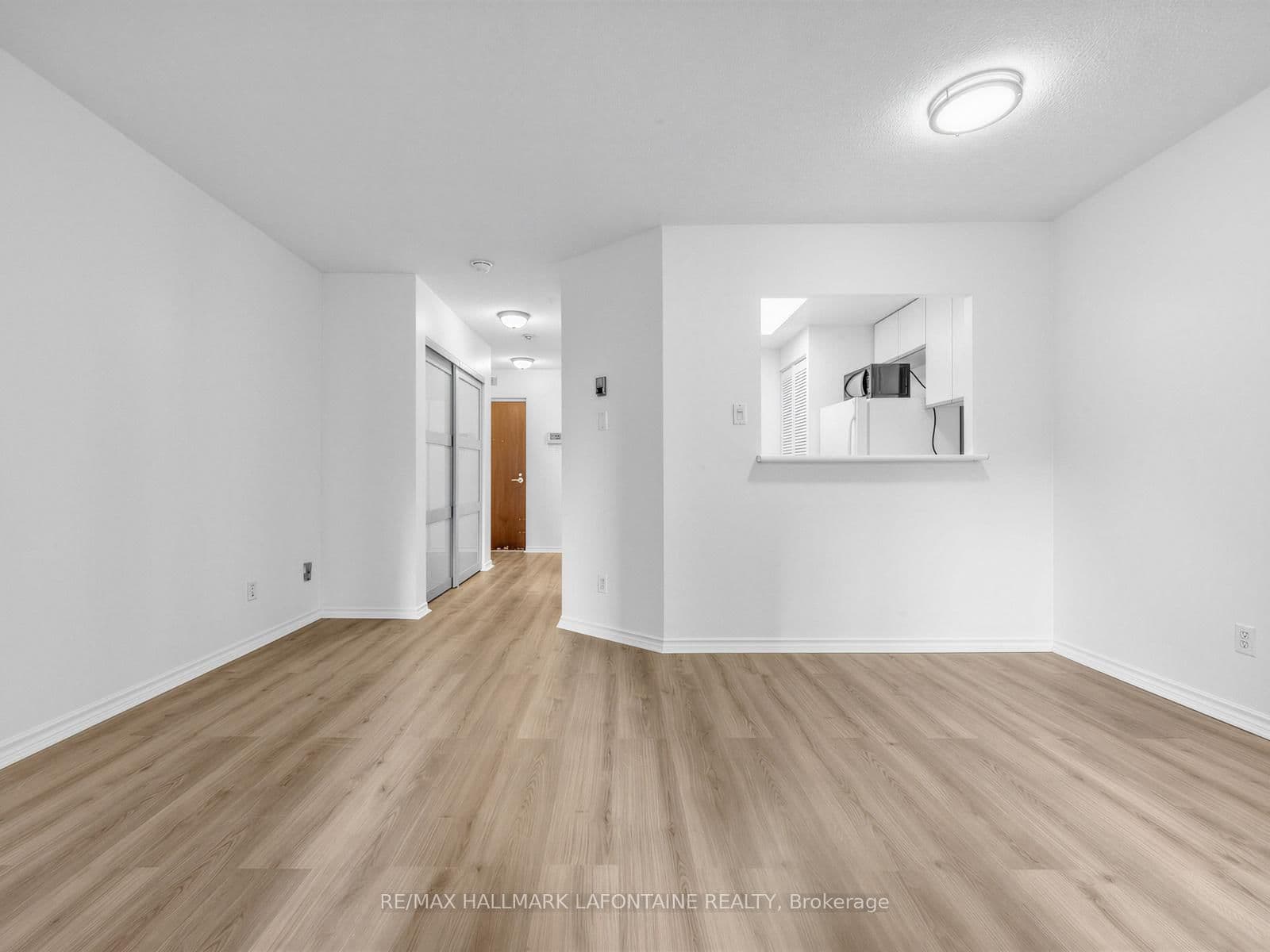 88 Charles Street E, Unit 504 thumbnail 18