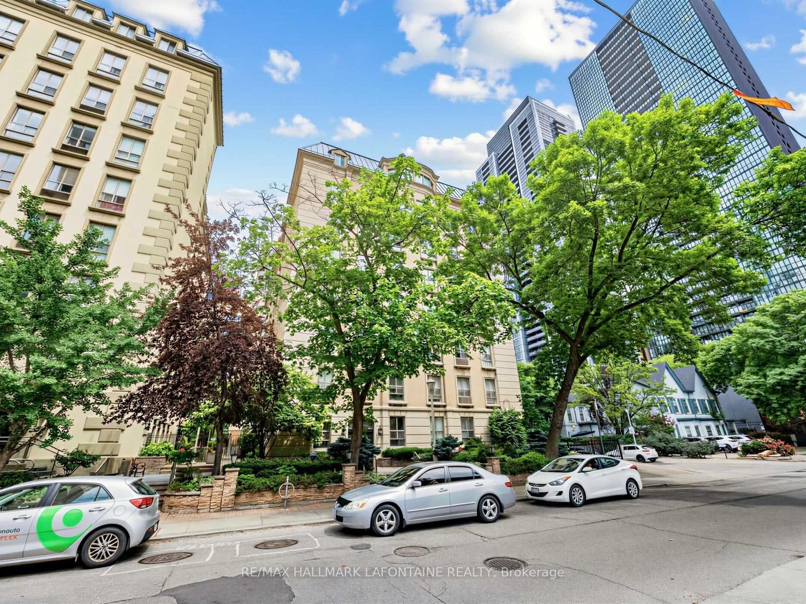 88 Charles Street E, Unit 504 thumbnail 2