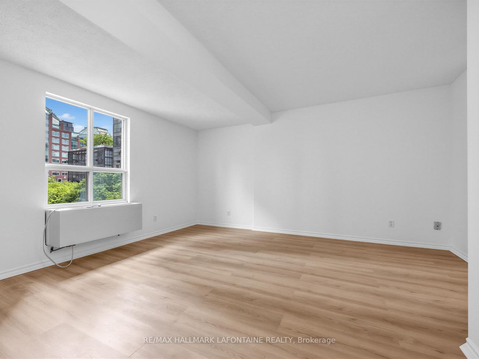 88 Charles Street E, Unit 504 thumbnail 20