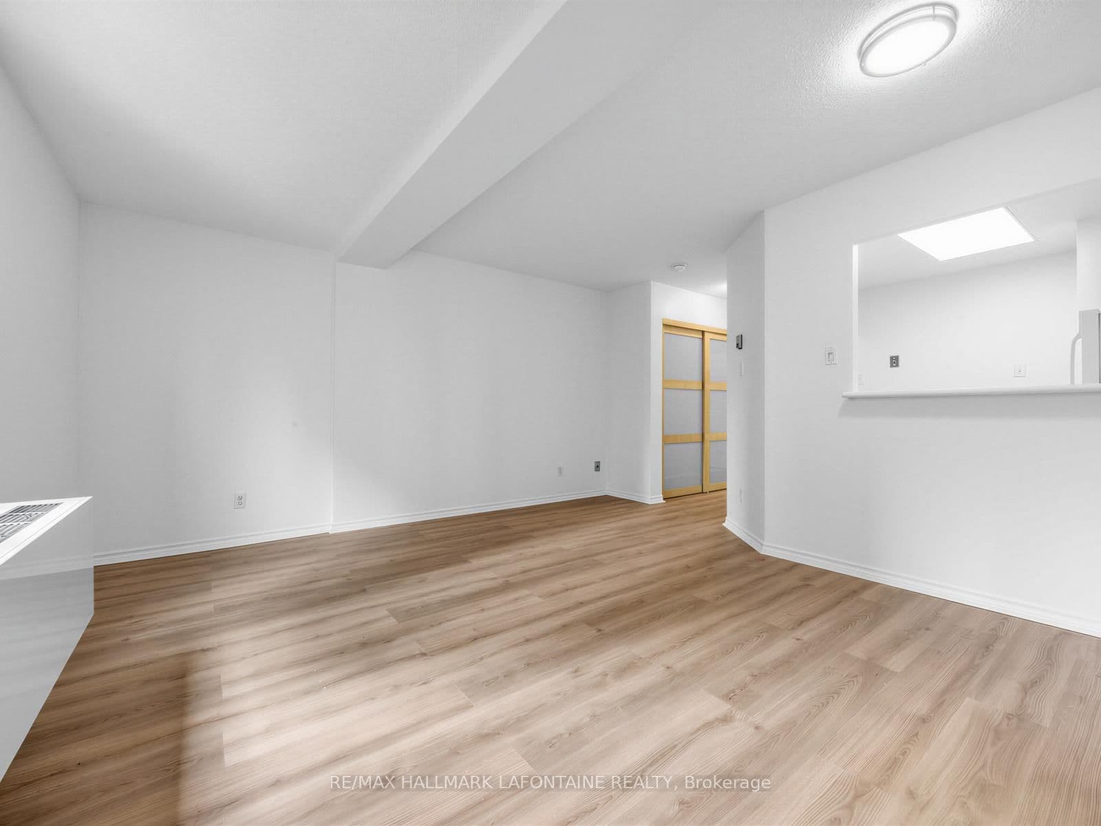 88 Charles Street E, Unit 504 thumbnail 21