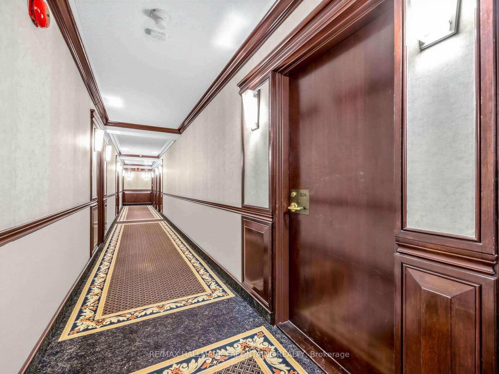 88 Charles Street E, Unit 504 thumbnail 4