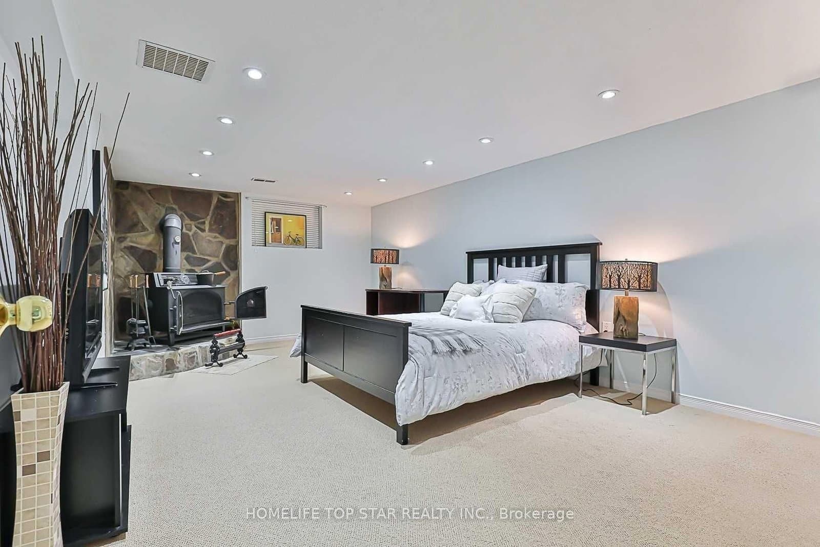 209 W Connaught Avenue, Unit Basement thumbnail 5